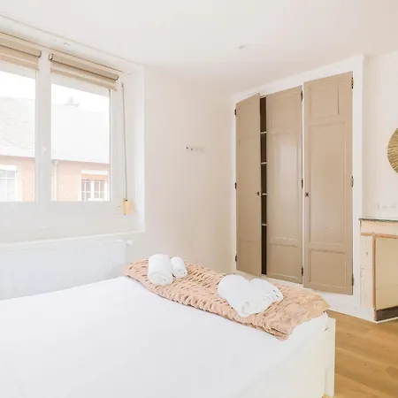 Ferienhaus Le Castille - Modern Garden 10 Mins From Station *